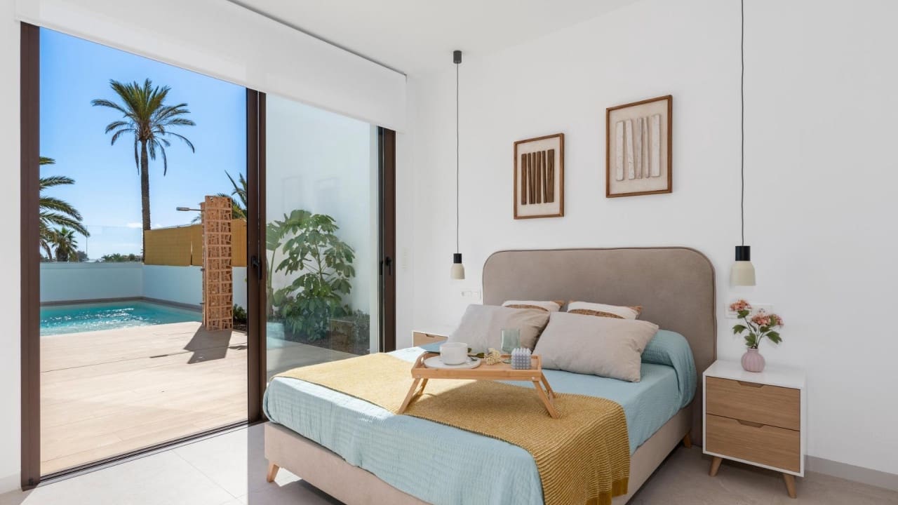 3 slaapkamer Villa te koop in Los Alcazares met zwembad garage - € 559.900 (Ref: 8584179)