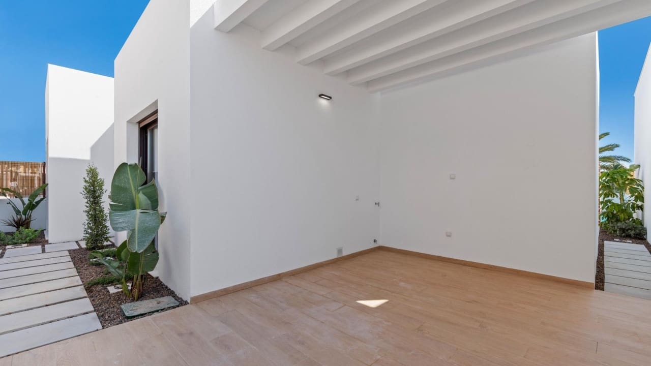 3 slaapkamer Villa te koop in Los Alcazares met zwembad garage - € 559.900 (Ref: 8584179)