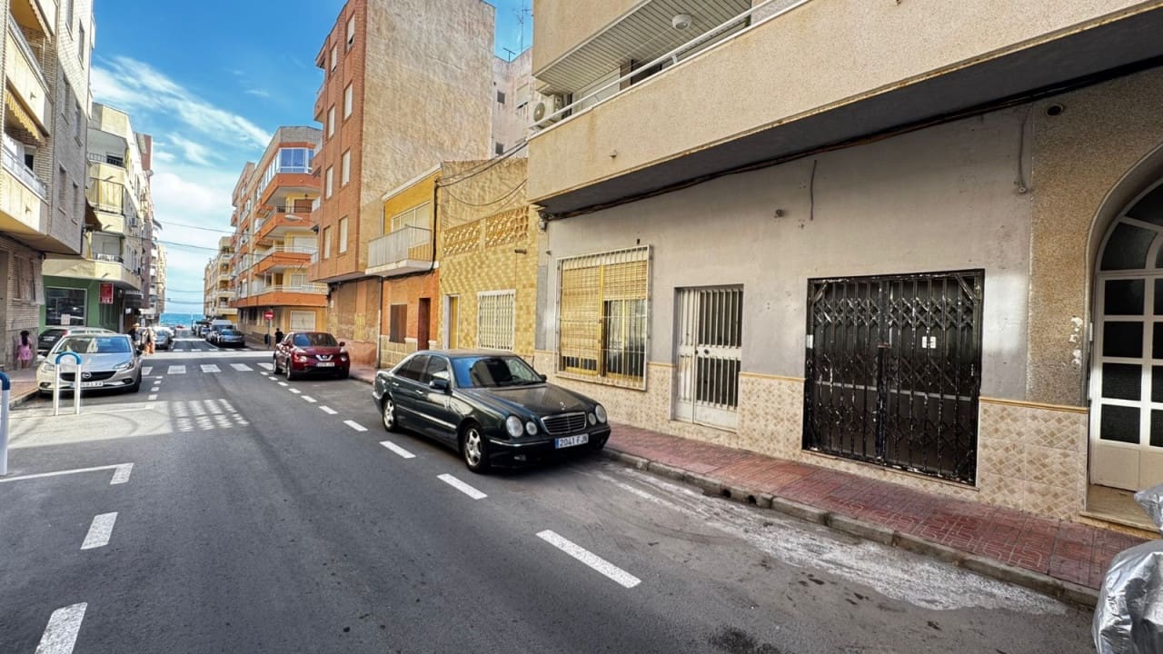 2 sovrum Kommersiell till salu i Torrevieja - 150 000 € (Ref: 8588289)