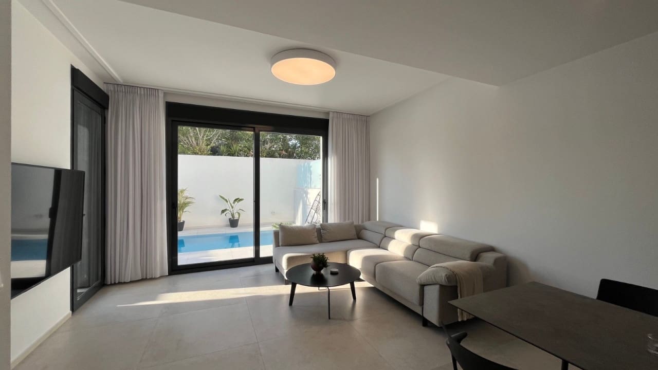 4 soverom Villa til salgs i Punta Prima med svømmebasseng garasje - € 599 000 (Ref: 8598079)