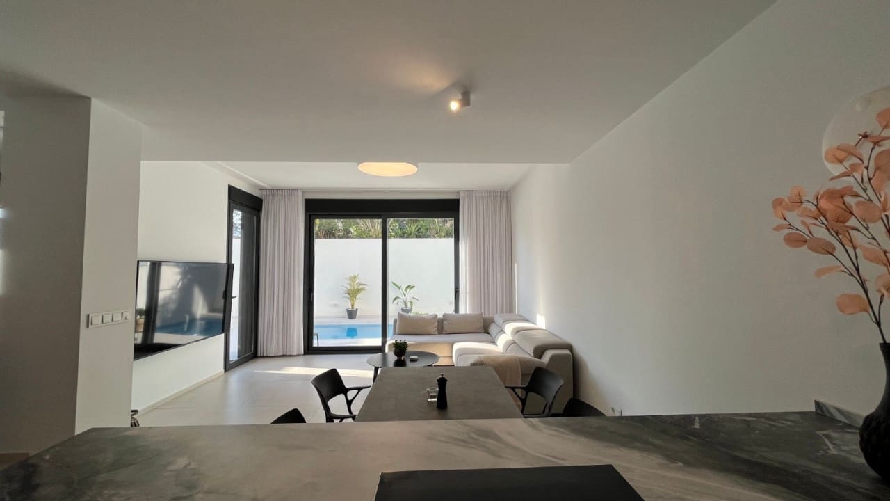 4 soverom Villa til salgs i Punta Prima med svømmebasseng garasje - € 599 000 (Ref: 8598079)