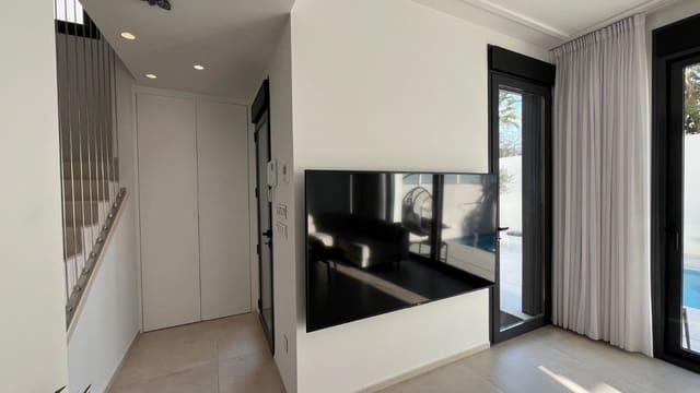 4 soveværelse Villa til salg i Punta Prima, Torrevieja med swimmingpool garage - € 599.000 (Ref: 8598079)