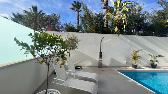 4 soveværelse Villa til salg i Punta Prima, Torrevieja med swimmingpool garage - € 599.000 (Ref: 8598079)