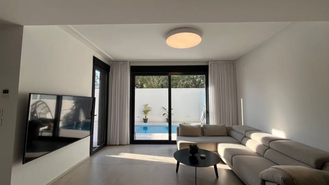 4 soveværelse Villa til salg i Punta Prima, Torrevieja med swimmingpool garage - € 599.000 (Ref: 8598079)