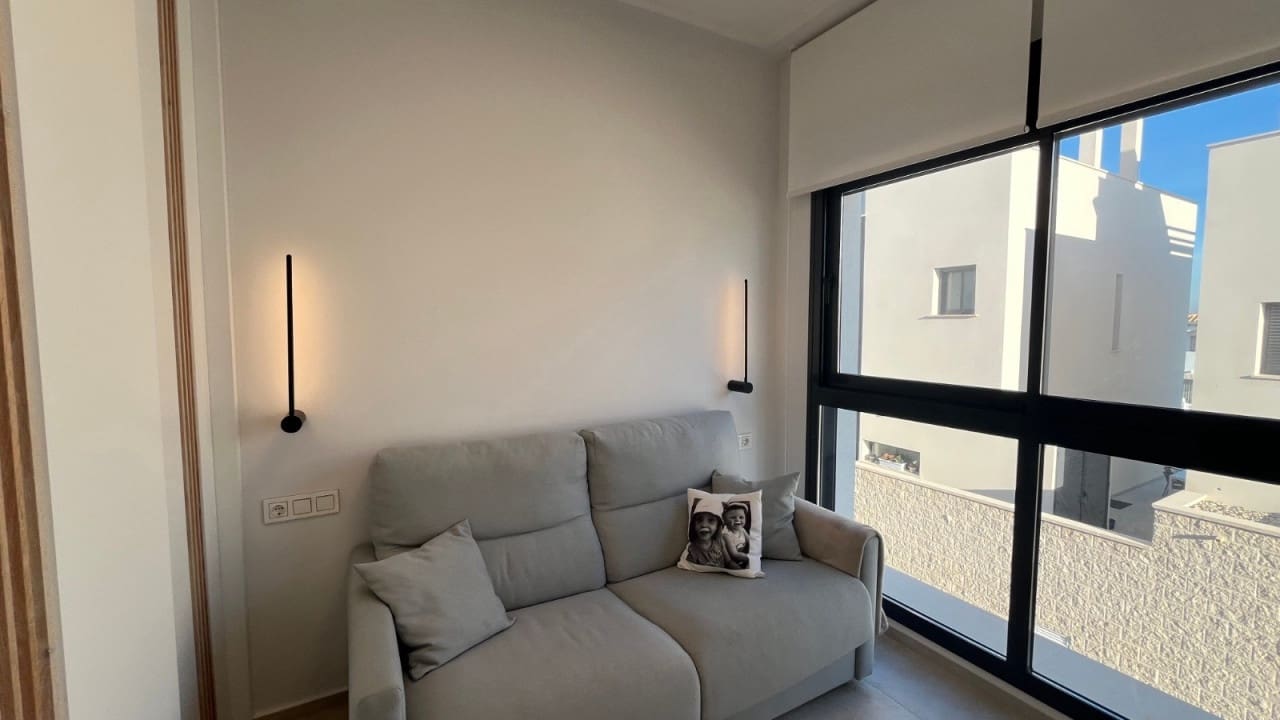 4 soverom Villa til salgs i Punta Prima med svømmebasseng garasje - € 599 000 (Ref: 8598079)