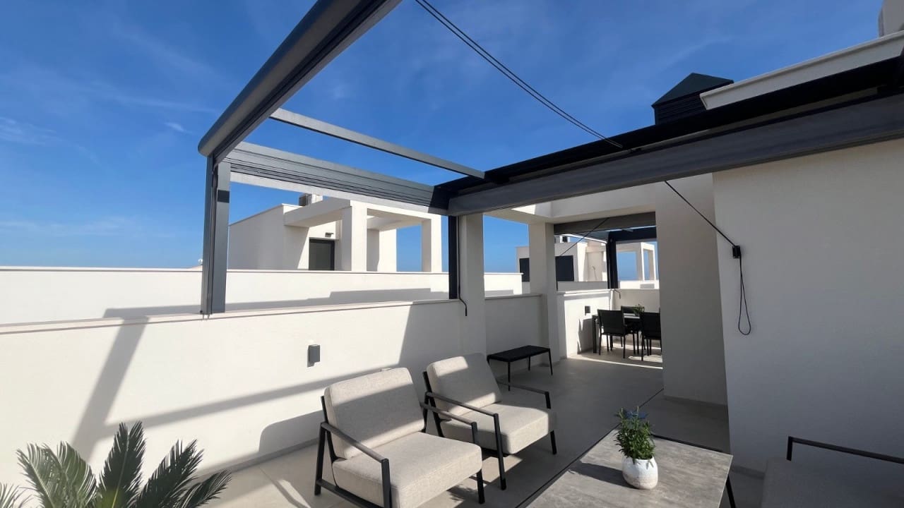 4 soverom Villa til salgs i Punta Prima med svømmebasseng garasje - € 599 000 (Ref: 8598079)