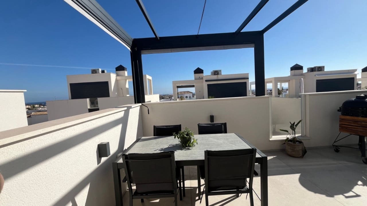 4 soverom Villa til salgs i Punta Prima med svømmebasseng garasje - € 599 000 (Ref: 8598079)