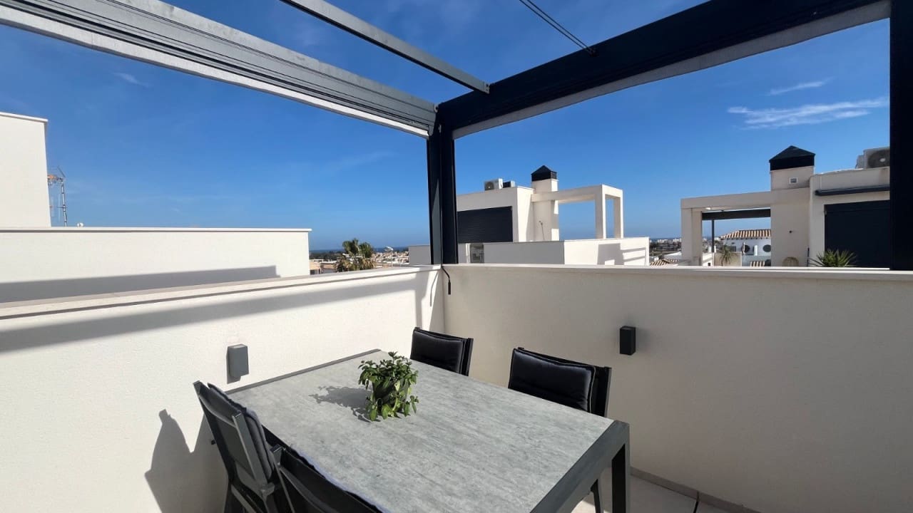 4 soverom Villa til salgs i Punta Prima med svømmebasseng garasje - € 599 000 (Ref: 8598079)