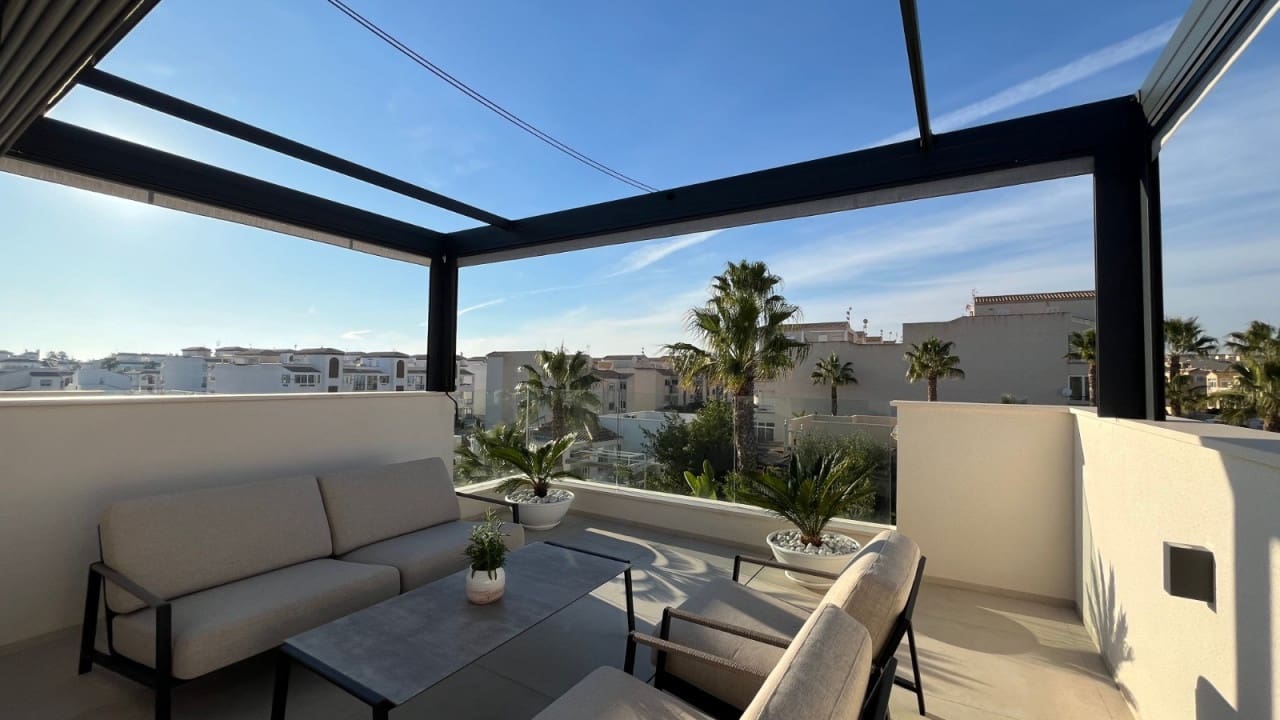 4 soverom Villa til salgs i Punta Prima med svømmebasseng garasje - € 599 000 (Ref: 8598079)