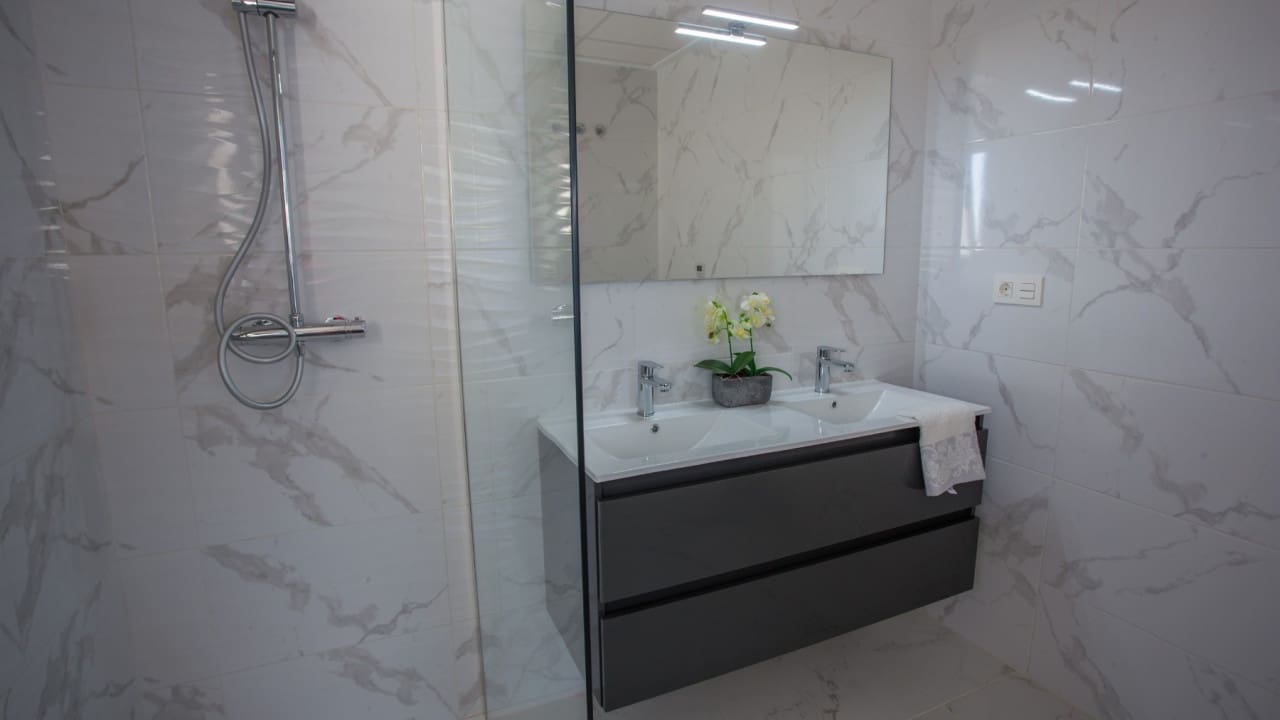 3 makuuhuone Huvila myytävänä paikassa Los Montesinos mukana uima-altaan 
autotalli - 405 900 € (Ref: 8600808)