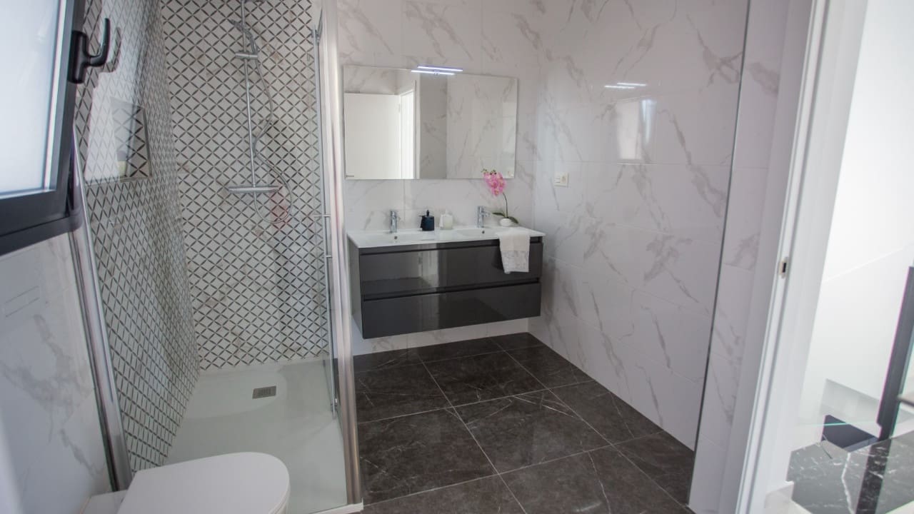 3 makuuhuone Huvila myytävänä paikassa Los Montesinos mukana uima-altaan 
autotalli - 405 900 € (Ref: 8600808)