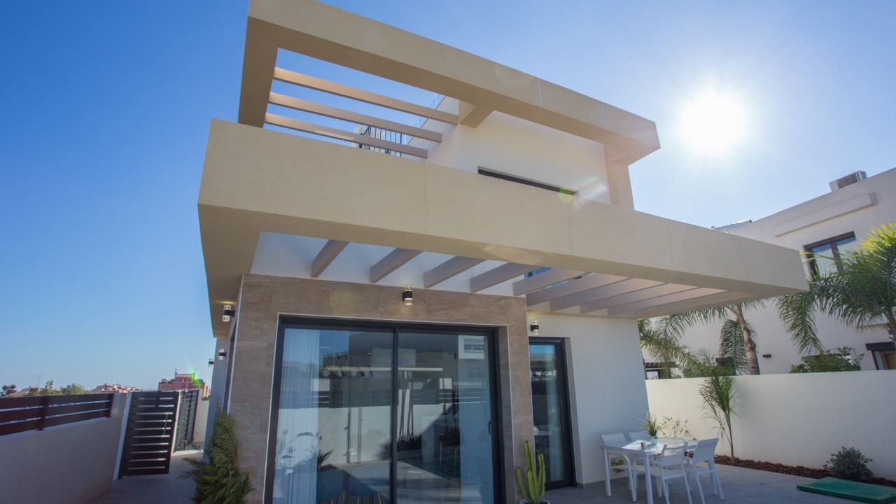 3 makuuhuone Huvila myytävänä paikassa Los Montesinos mukana uima-altaan 
autotalli - 405 900 € (Ref: 8600808)