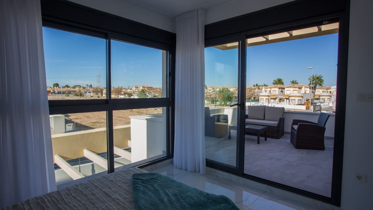 3 makuuhuone Huvila myytävänä paikassa Los Montesinos mukana uima-altaan 
autotalli - 405 900 € (Ref: 8600808)