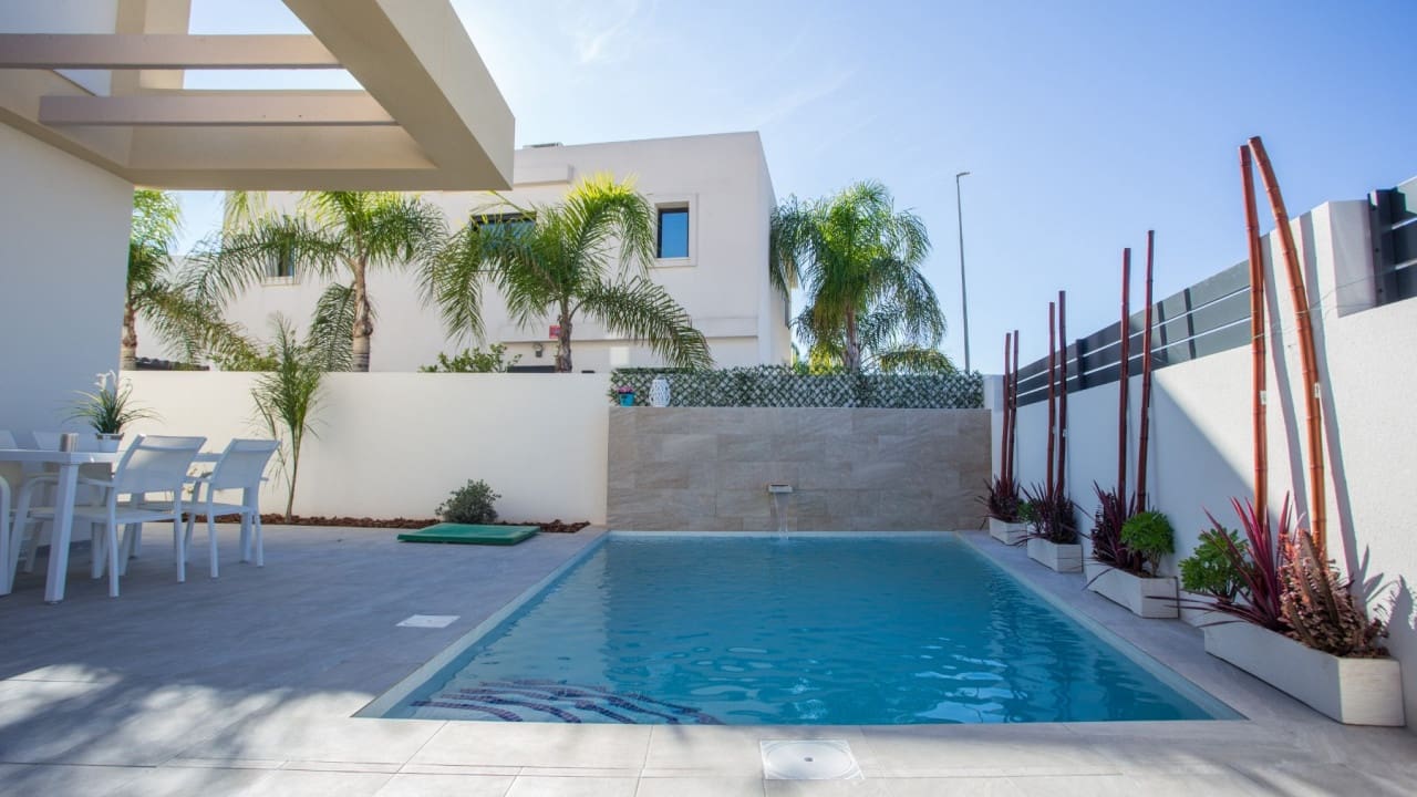 3 makuuhuone Huvila myytävänä paikassa Los Montesinos mukana uima-altaan 
autotalli - 405 900 € (Ref: 8600808)