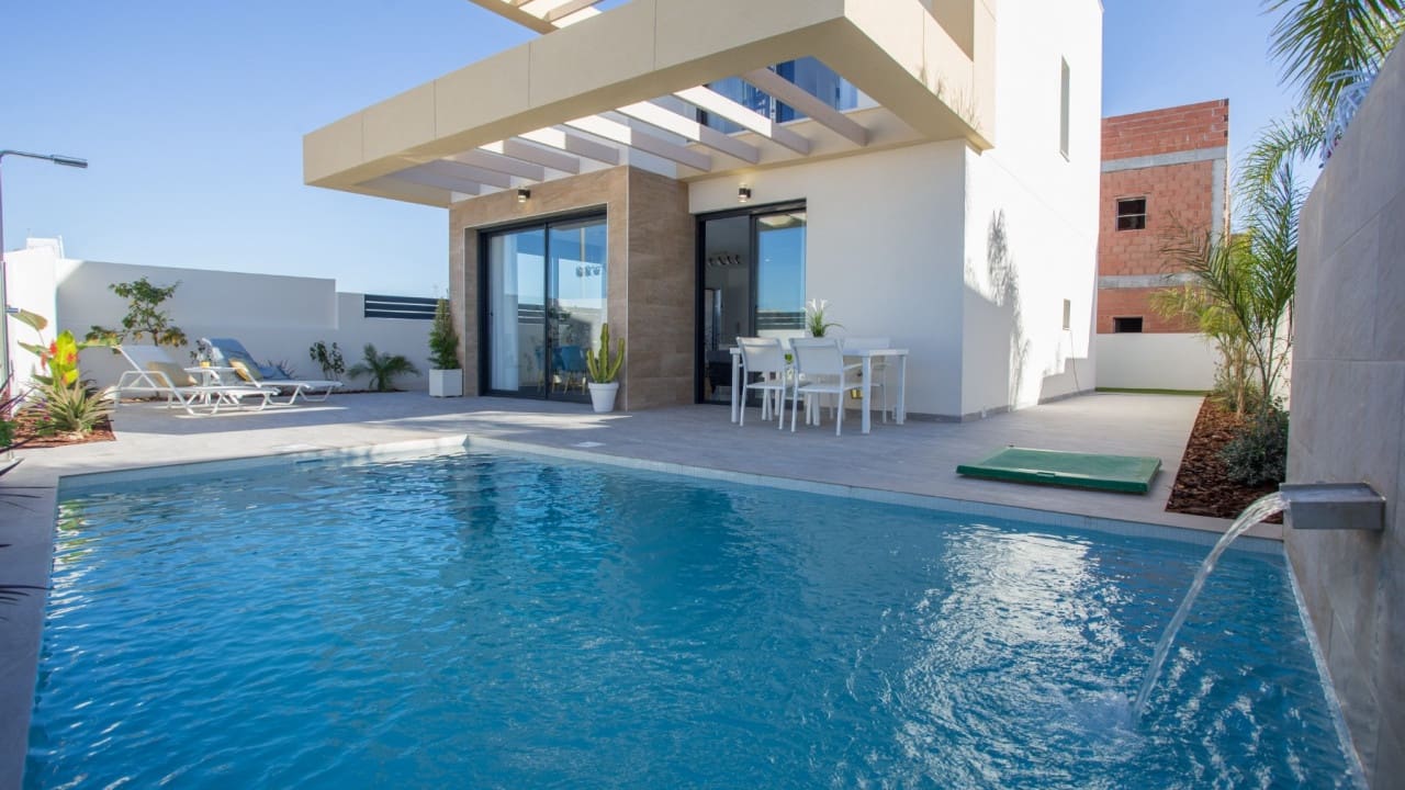 3 makuuhuone Huvila myytävänä paikassa Los Montesinos mukana uima-altaan 
autotalli - 405 900 € (Ref: 8600808)