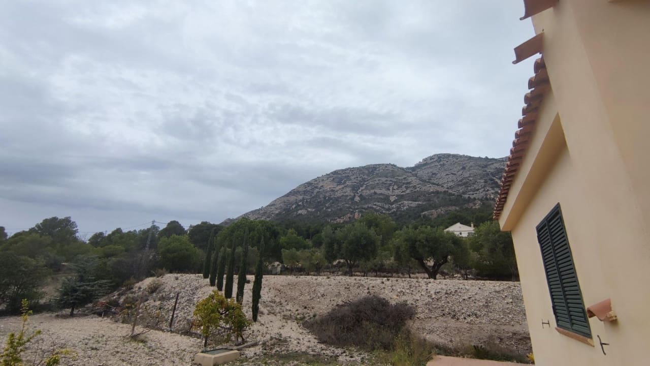 4 makuuhuone Maalaistalo myytävänä paikassa Tibi - 320 000 € (Ref: 8612411)