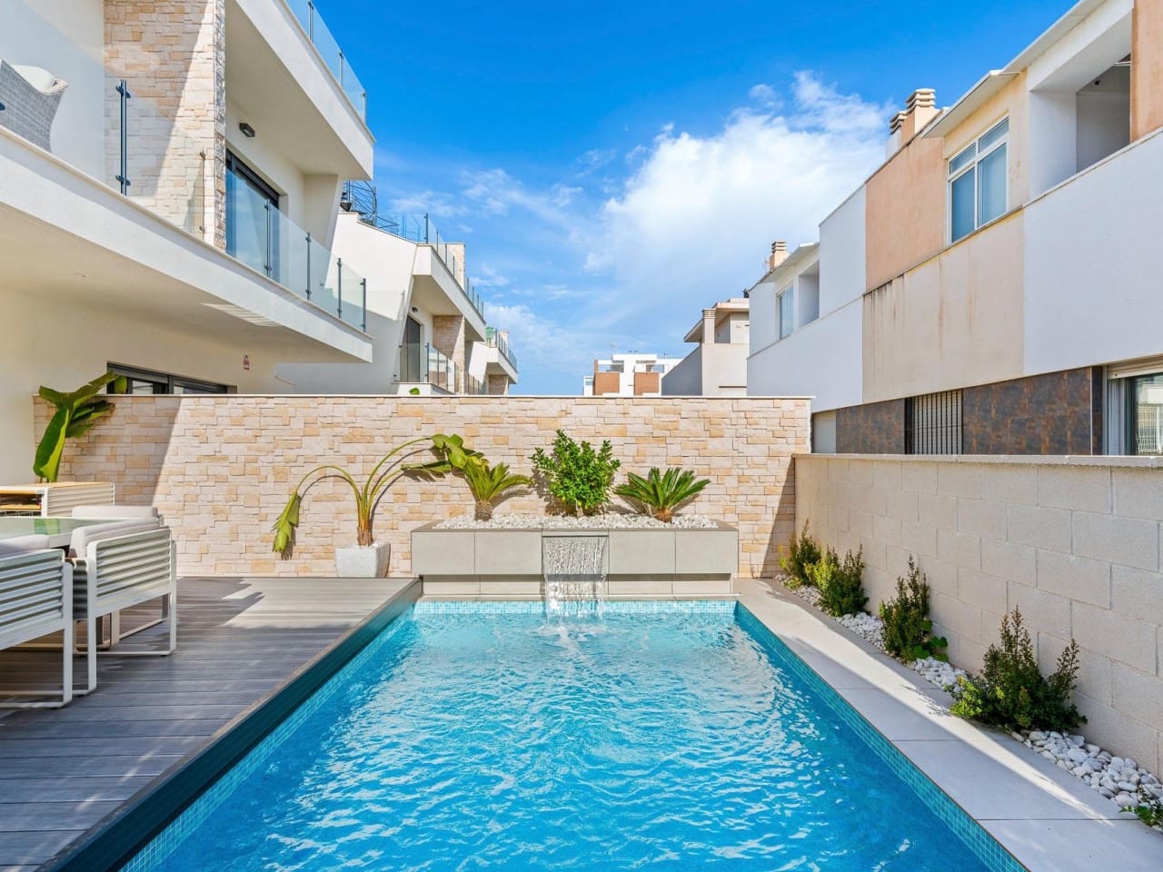 4 slaapkamer Villa te koop in Guardamar del Segura met zwembad - € 507.050 (Ref: 8616709)