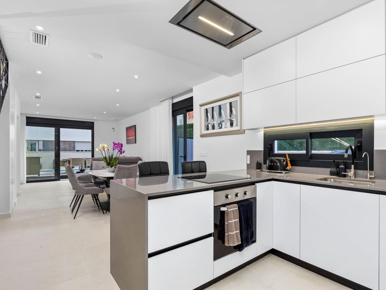 4 slaapkamer Villa te koop in Guardamar del Segura met zwembad - € 507.050 (Ref: 8616709)