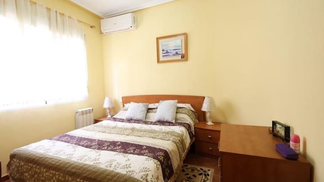 4 makuuhuone Huvila myytävänä paikassa Playa Flamenca, Orihuela mukana uima-altaan - 565 000 € (Ref: 8619823)