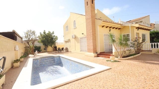 4 makuuhuone Huvila myytävänä paikassa Playa Flamenca, Orihuela mukana uima-altaan - 565 000 € (Ref: 8619823)