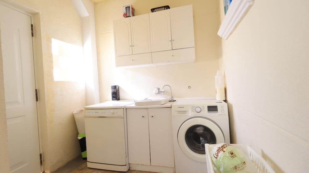 4 makuuhuone Huvila myytävänä paikassa Playa Flamenca mukana uima-altaan - 565 000 € (Ref: 8619823)