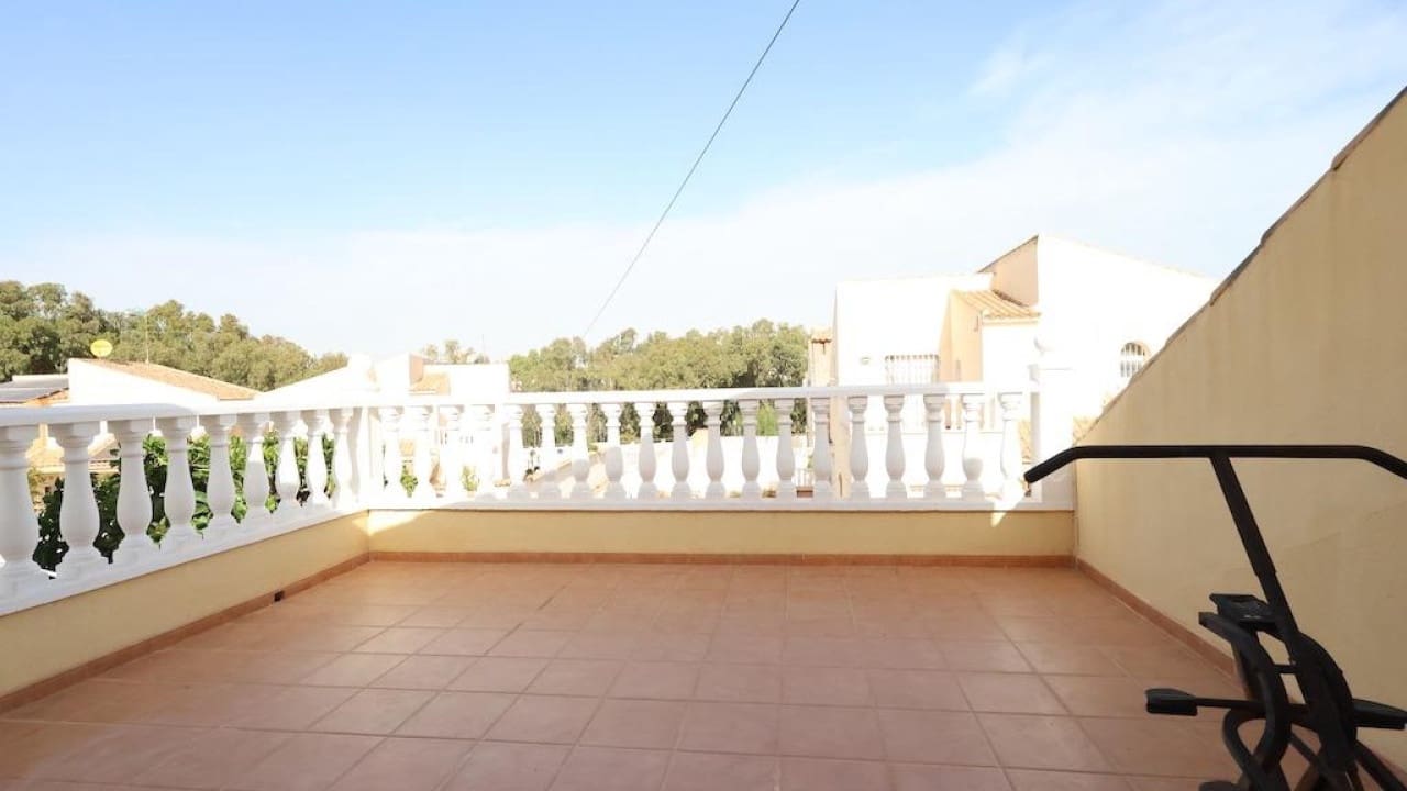 4 makuuhuone Huvila myytävänä paikassa Playa Flamenca mukana uima-altaan - 565 000 € (Ref: 8619823)