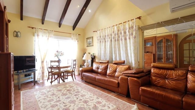 4 makuuhuone Huvila myytävänä paikassa Playa Flamenca, Orihuela mukana uima-altaan - 565 000 € (Ref: 8619823)