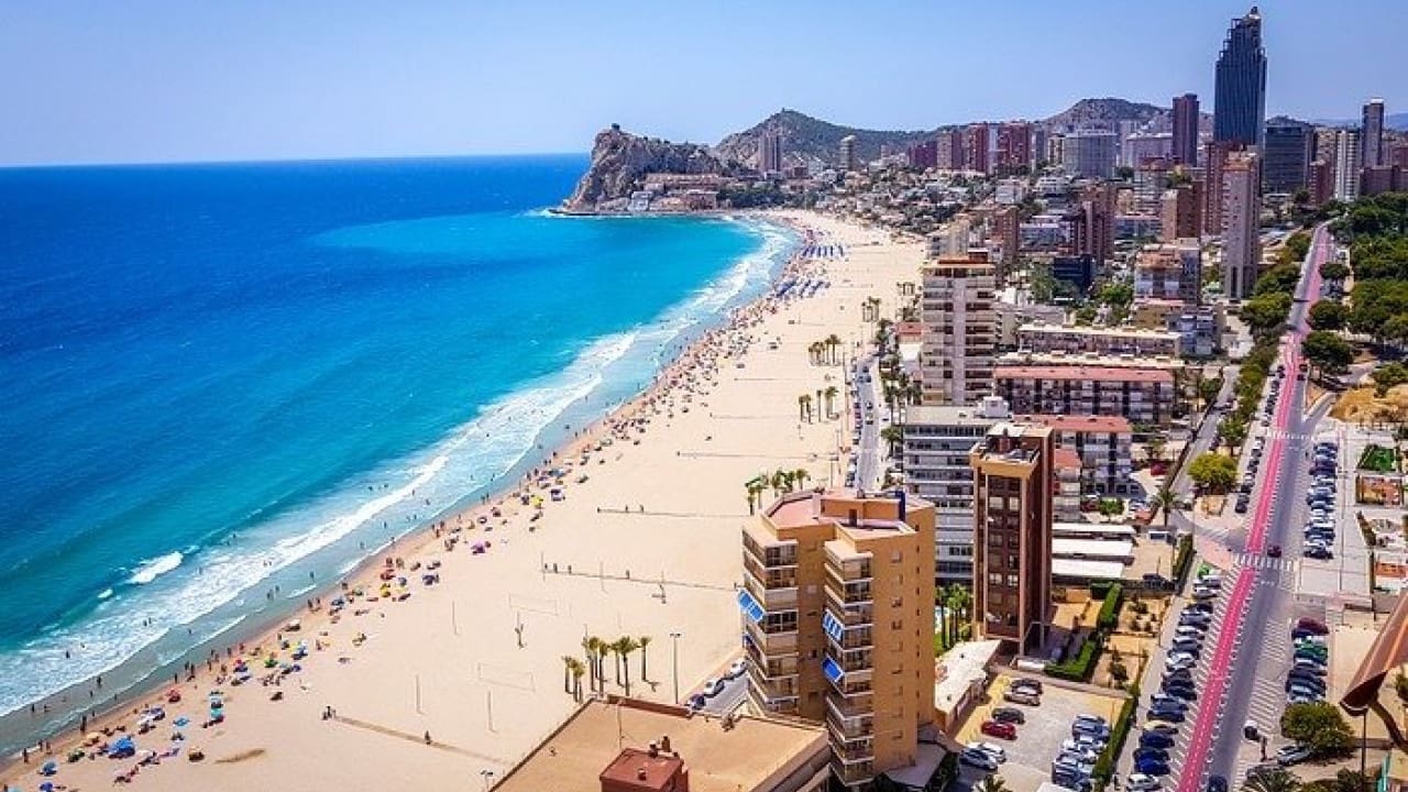 Chalet de 3 habitaciones en Finestrat en venta con piscina - 975.000 € (Ref: 8624888)