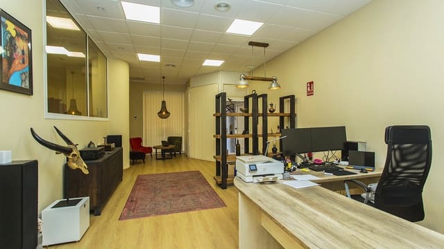 2 chambre Local Commercial à vendre à Avenida Habaneras - Curva de Palangre, Torrevieja - 165 000 € (Ref: 8626202)