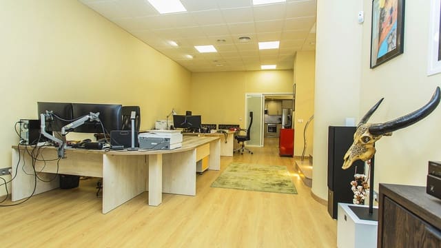 2 chambre Local Commercial à vendre à Avenida Habaneras - Curva de Palangre, Torrevieja - 165 000 € (Ref: 8626202)
