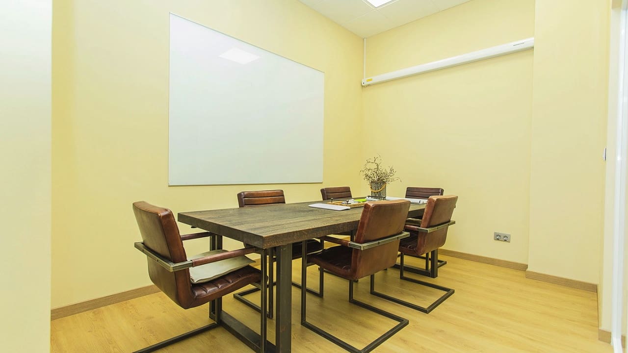 2 bedroom Commercial for sale in Torrevieja - € 165,000 (Ref: 8626202)