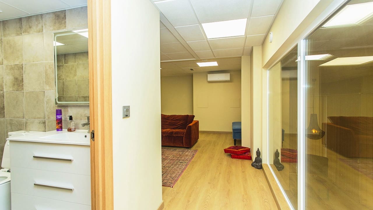 2 bedroom Commercial for sale in Torrevieja - € 165,000 (Ref: 8626202)