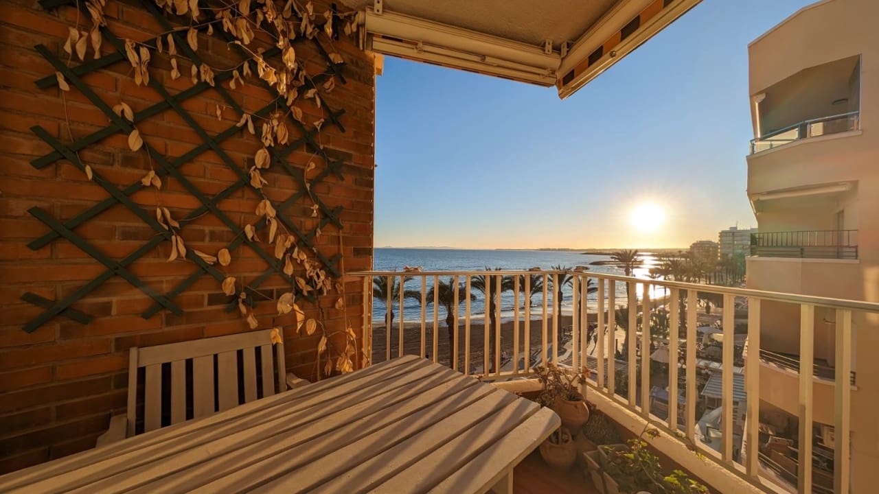 3 makuuhuone Huoneisto myytävänä paikassa Torrevieja - 622 108 € (Ref: 8635060)