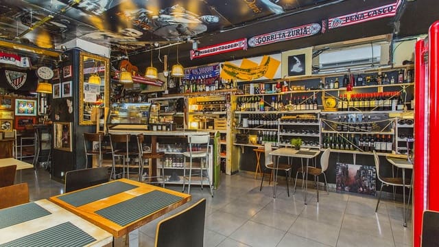 Commercial for sale in Avenida Habaneras - Curva de Palangre, Torrevieja - € 165,000 (Ref: 8639927)