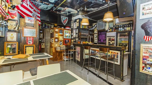 Commercial for sale in Avenida Habaneras - Curva de Palangre, Torrevieja - € 165,000 (Ref: 8639927)