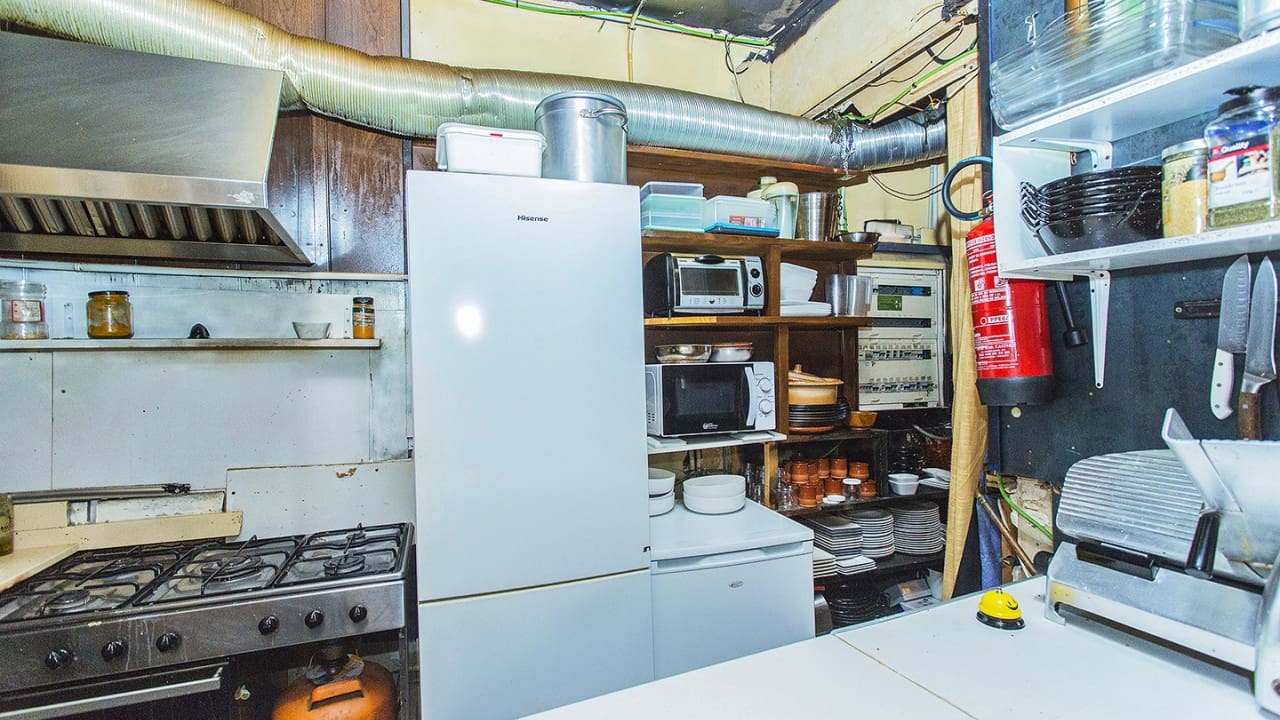 Comercial para venda em Torrevieja - 165 000 € (Ref: 8639927)