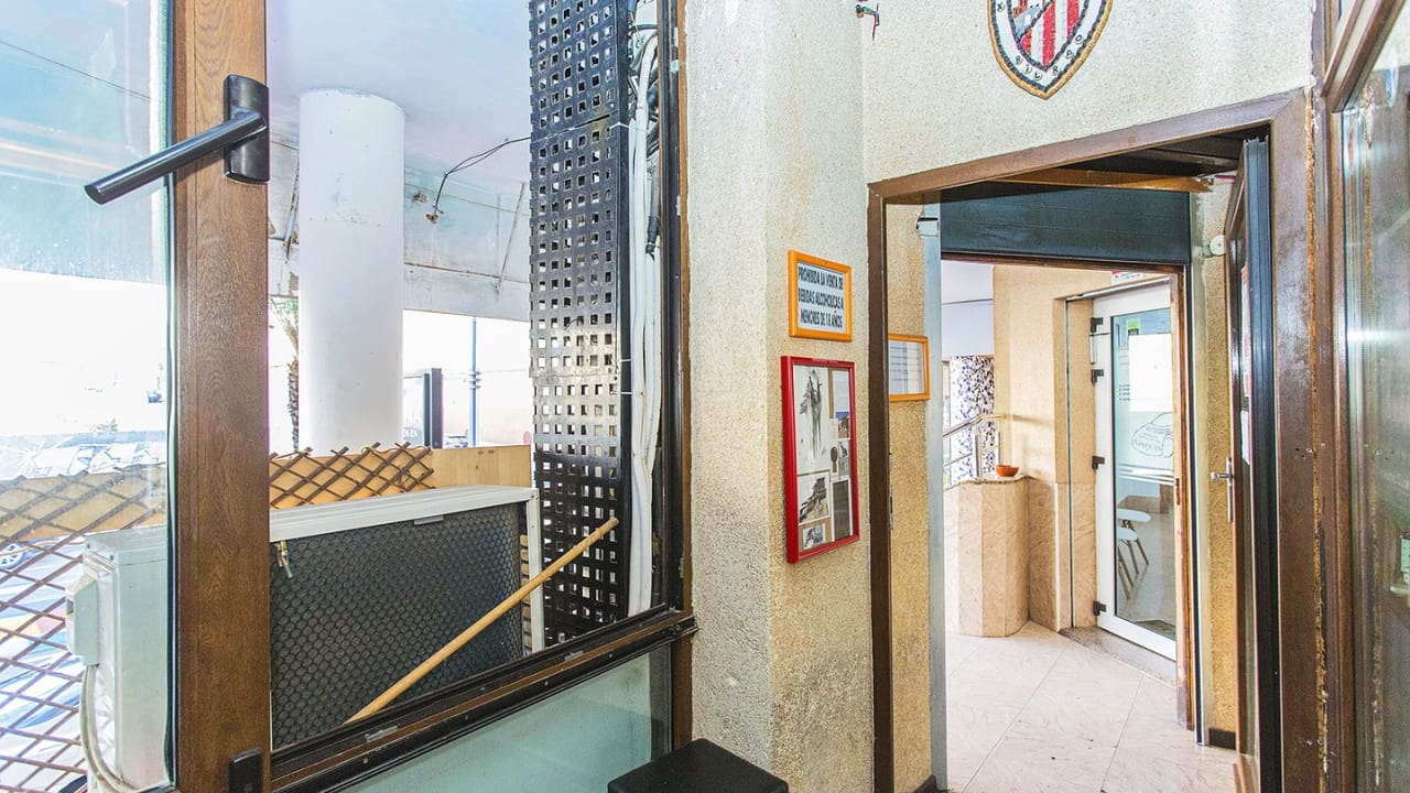 Comercial para venda em Torrevieja - 165 000 € (Ref: 8639927)