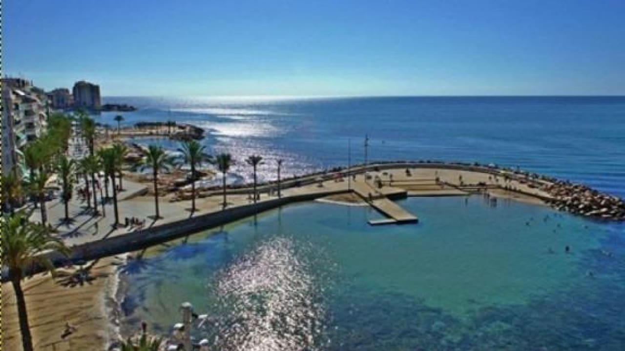 Apartamento de 3 habitaciones en Torrevieja en venta con piscina - 279.000 € (Ref: 8644774)