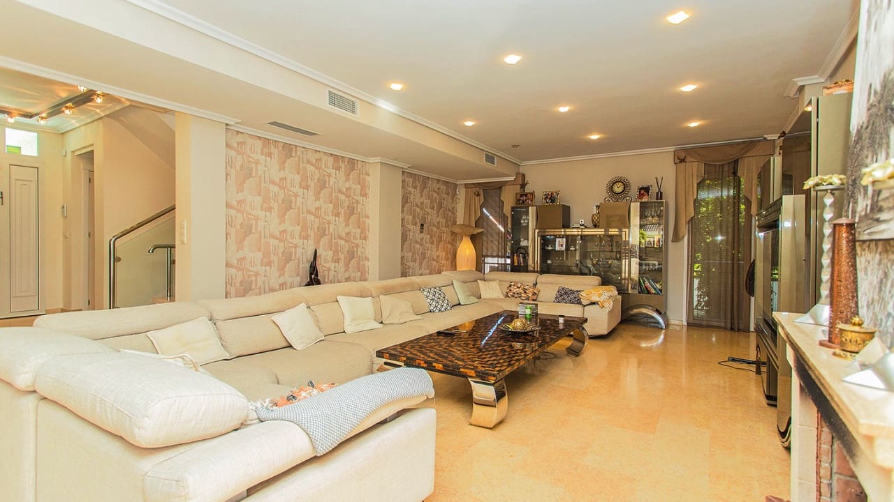 5 sovrum Villa till salu i Torrevieja med pool garage - 1 170 000 € (Ref: 8653722)