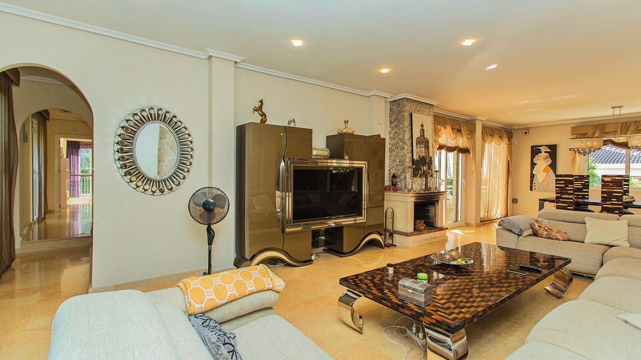 5 sovrum Villa till salu i Torrevieja med pool garage - 1 170 000 € (Ref: 8653722)