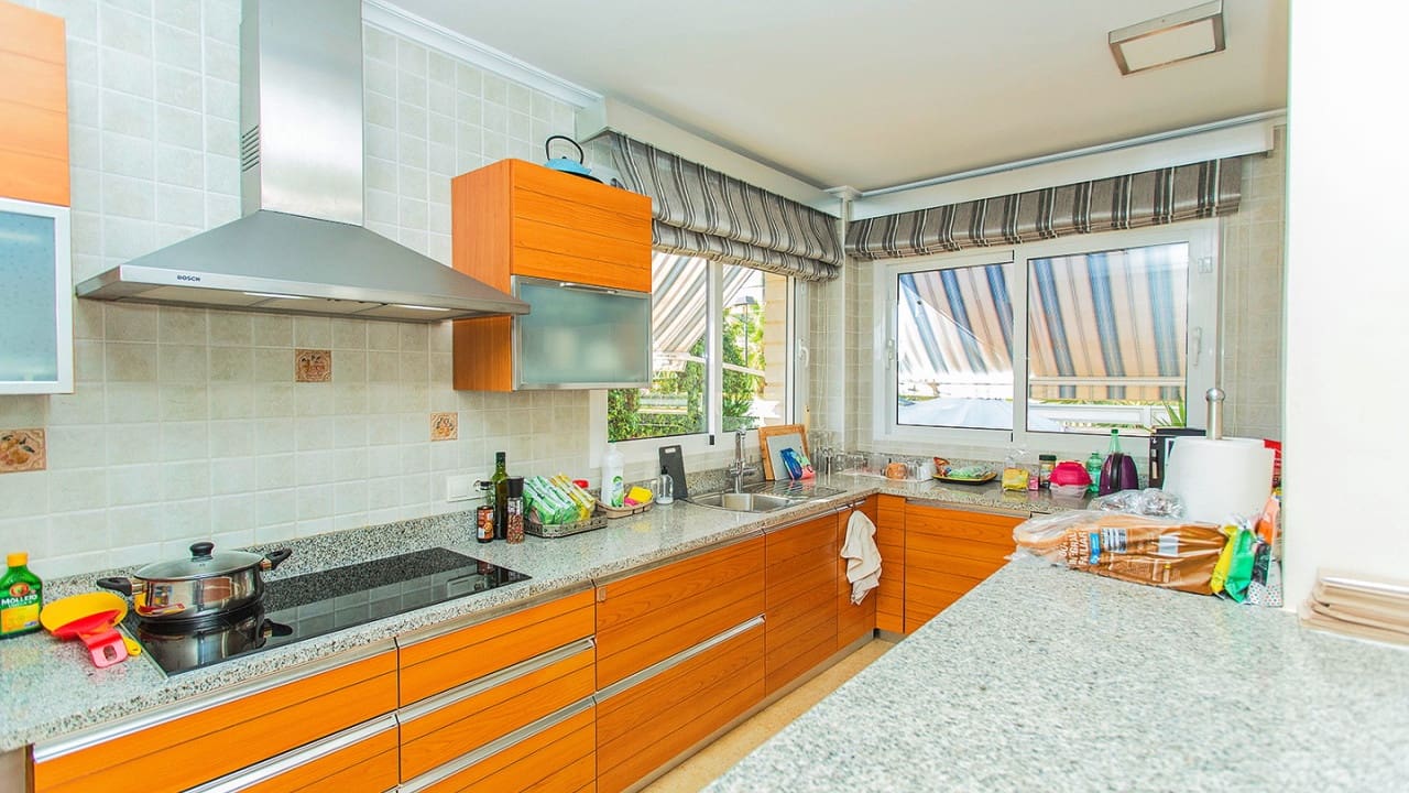 5 sovrum Villa till salu i Torrevieja med pool garage - 1 170 000 € (Ref: 8653722)