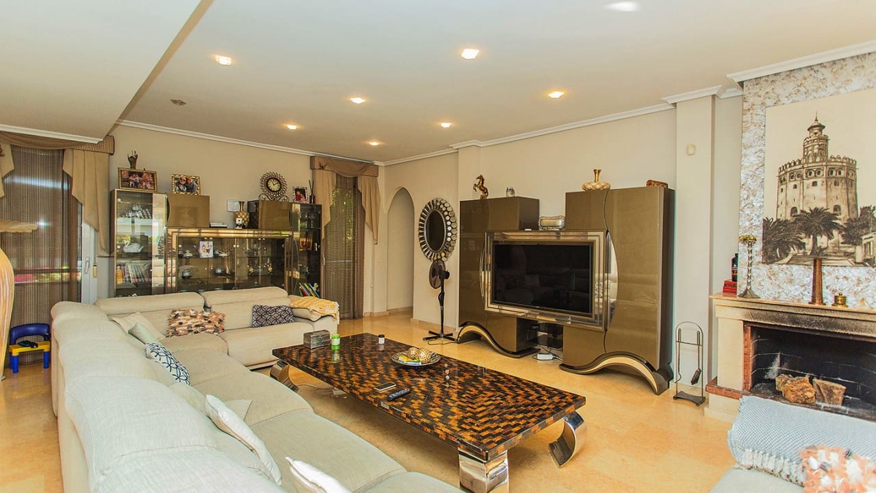 5 sovrum Villa till salu i Torrevieja med pool garage - 1 170 000 € (Ref: 8653722)