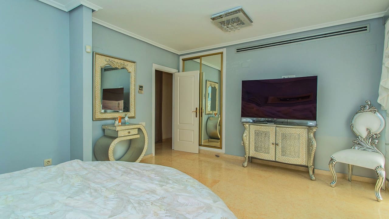 5 sovrum Villa till salu i Torrevieja med pool garage - 1 170 000 € (Ref: 8653722)