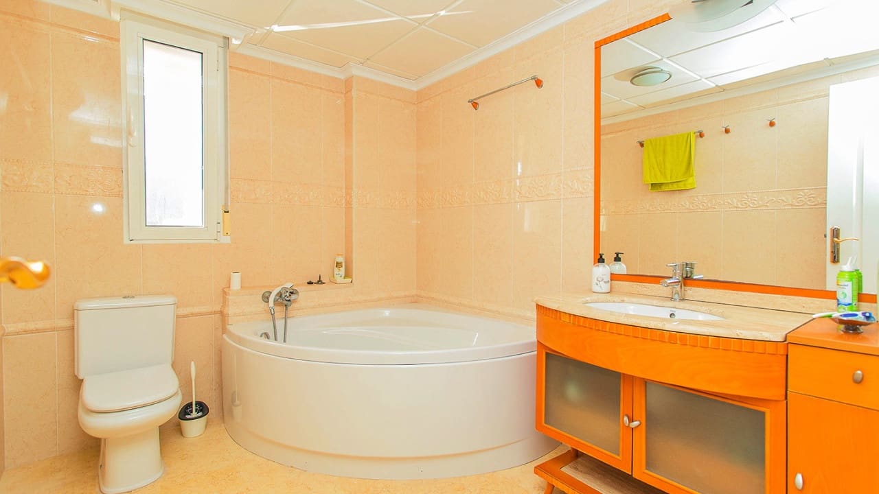 5 sovrum Villa till salu i Torrevieja med pool garage - 1 170 000 € (Ref: 8653722)