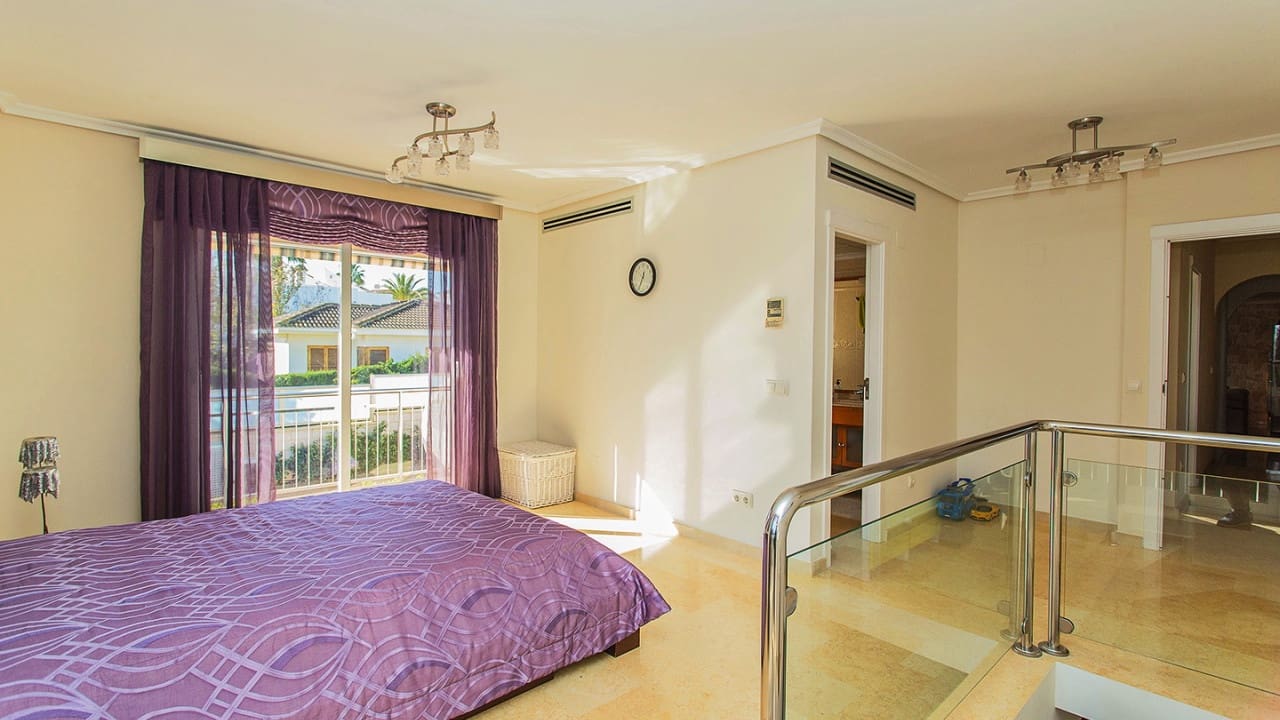 5 sovrum Villa till salu i Torrevieja med pool garage - 1 170 000 € (Ref: 8653722)