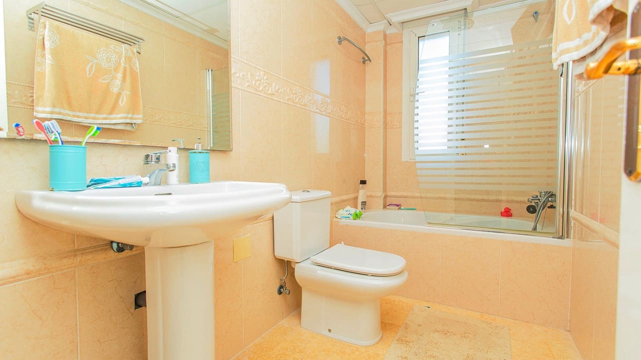 5 sovrum Villa till salu i Torrevieja med pool garage - 1 170 000 € (Ref: 8653722)