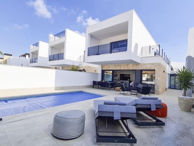 3 slaapkamer Villa te koop in San Pedro del Pinatar ciudad, San Pedro del Pinatar met zwembad - € 439.000 (Ref: 8672815)