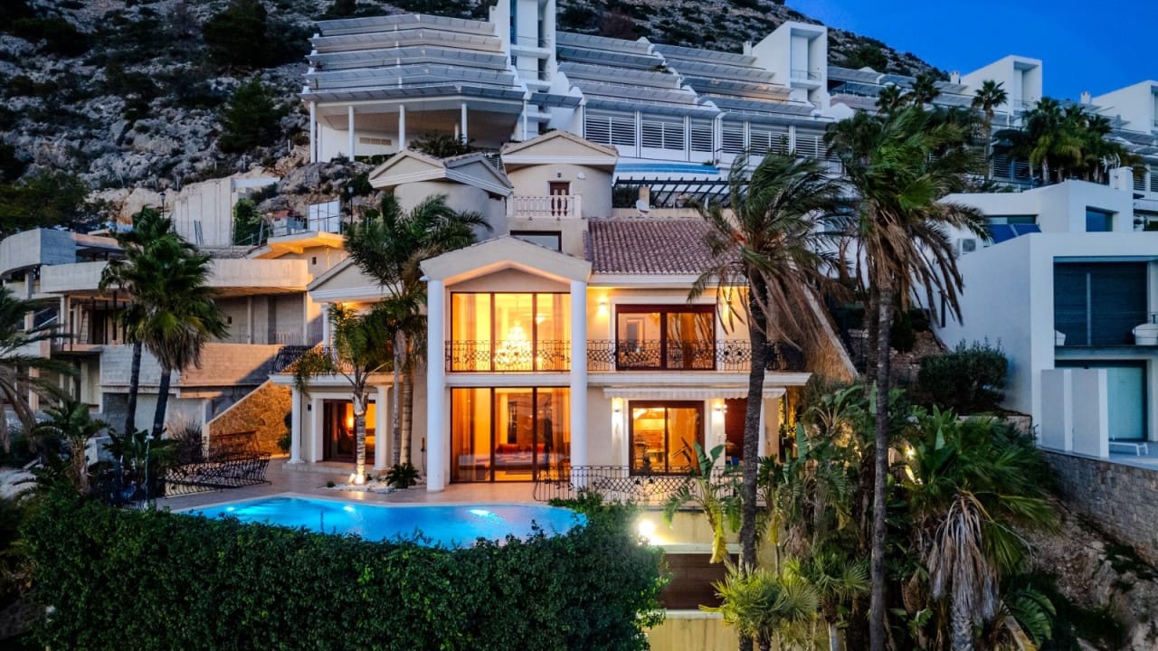 5 bedroom Villa for sale in Altea - € 2,790,000 (Ref: 8691300)