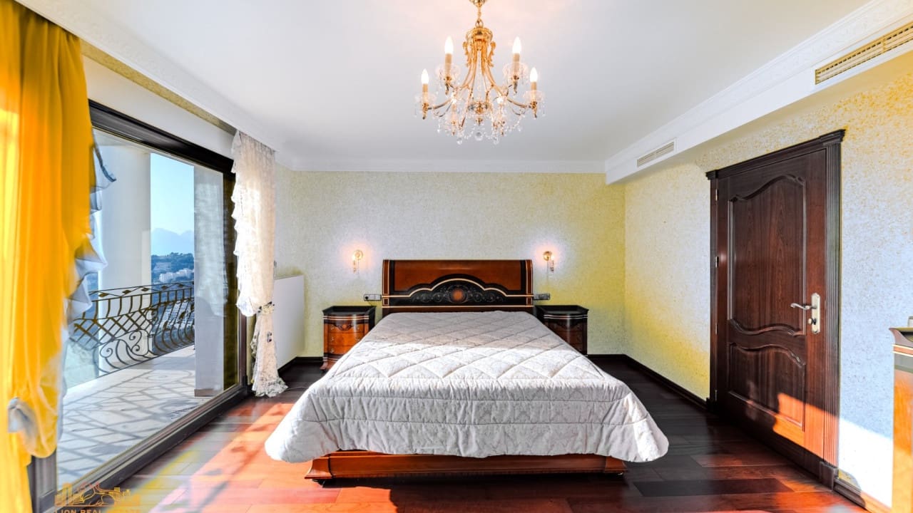 5 bedroom Villa for sale in Altea - € 2,790,000 (Ref: 8691300)