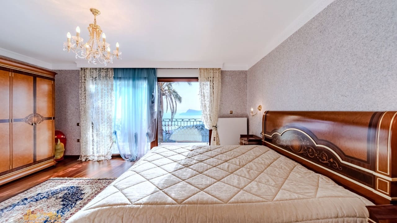 5 bedroom Villa for sale in Altea - € 2,790,000 (Ref: 8691300)